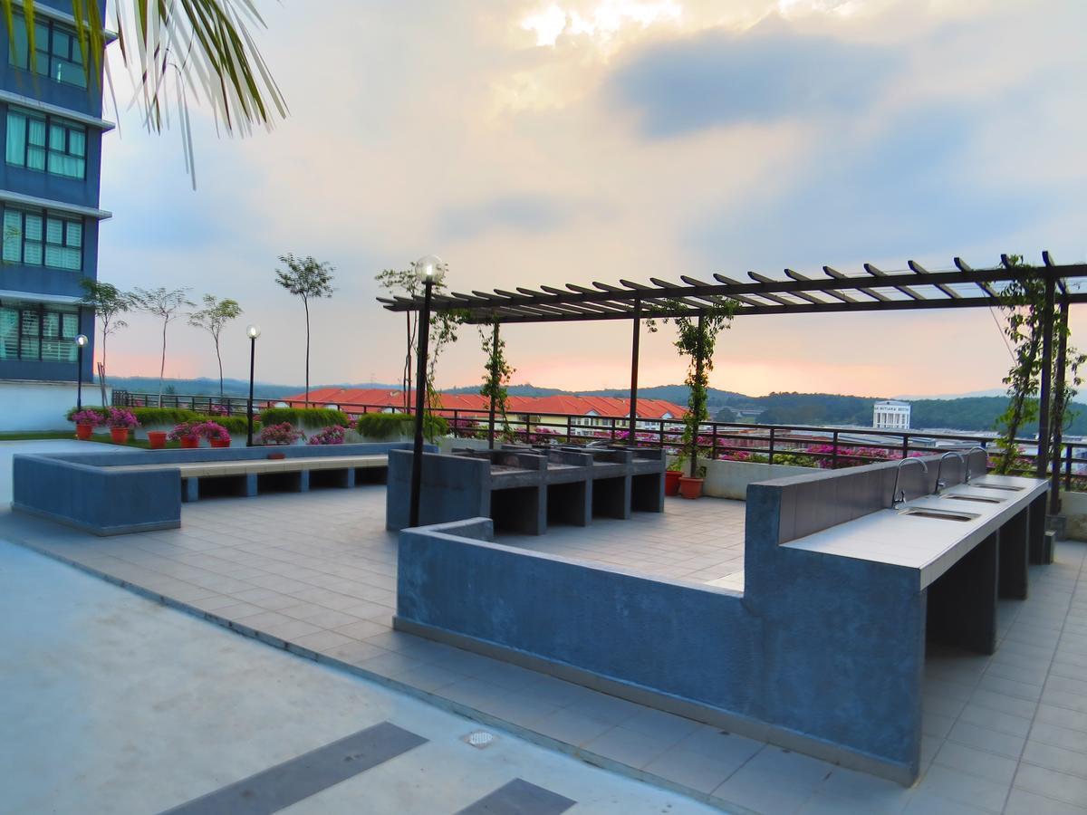 The Garden By J&G Vacation Homes Skudai Exteriör bild