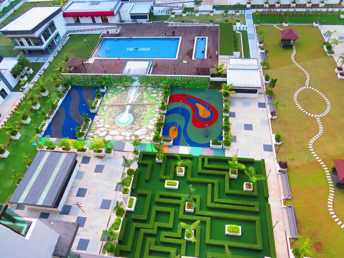 The Garden By J&G Vacation Homes Skudai Exteriör bild